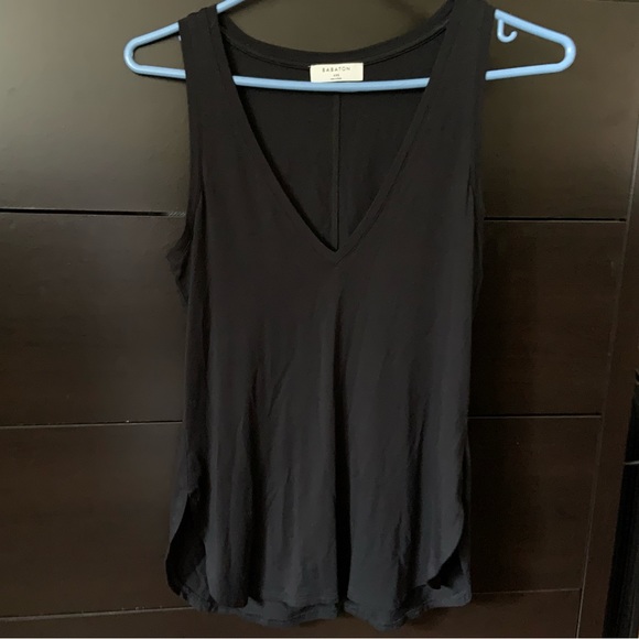 Babaton Black V-Neck Sleeveless Top - Picture 4 of 5